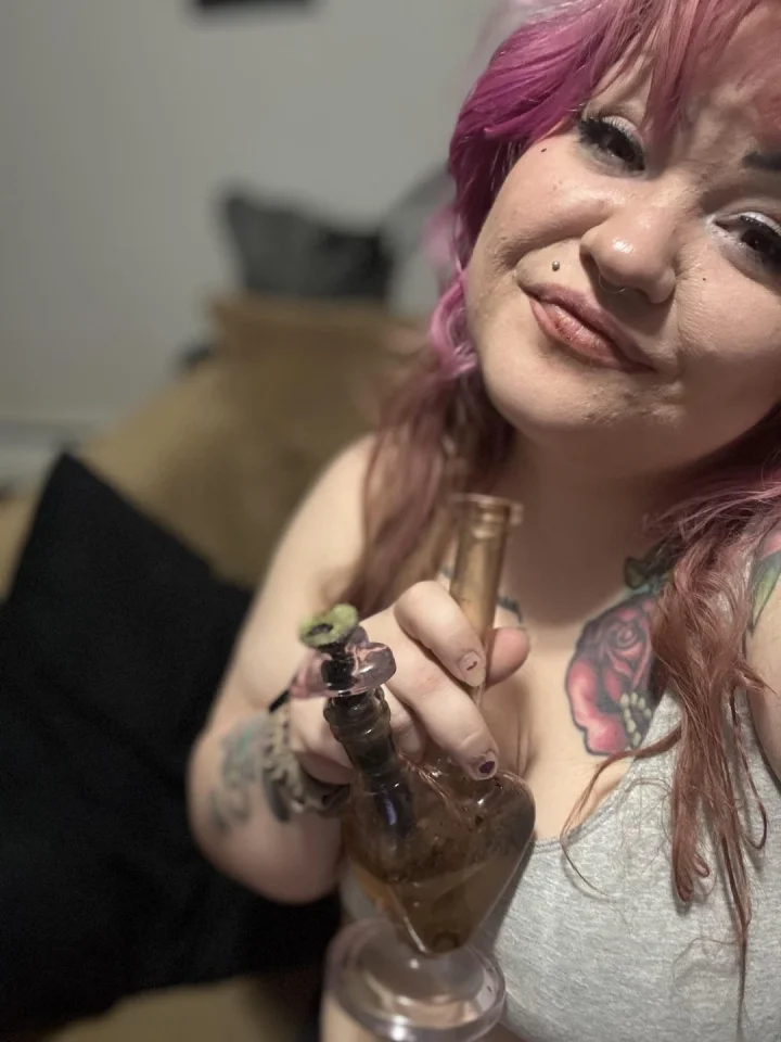Dirty bong for a dirty girl (I promise I cleaned her after this)