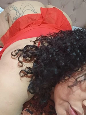 imagine having all this in your bed daddy 🥵