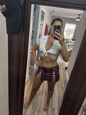 Horny milf come play