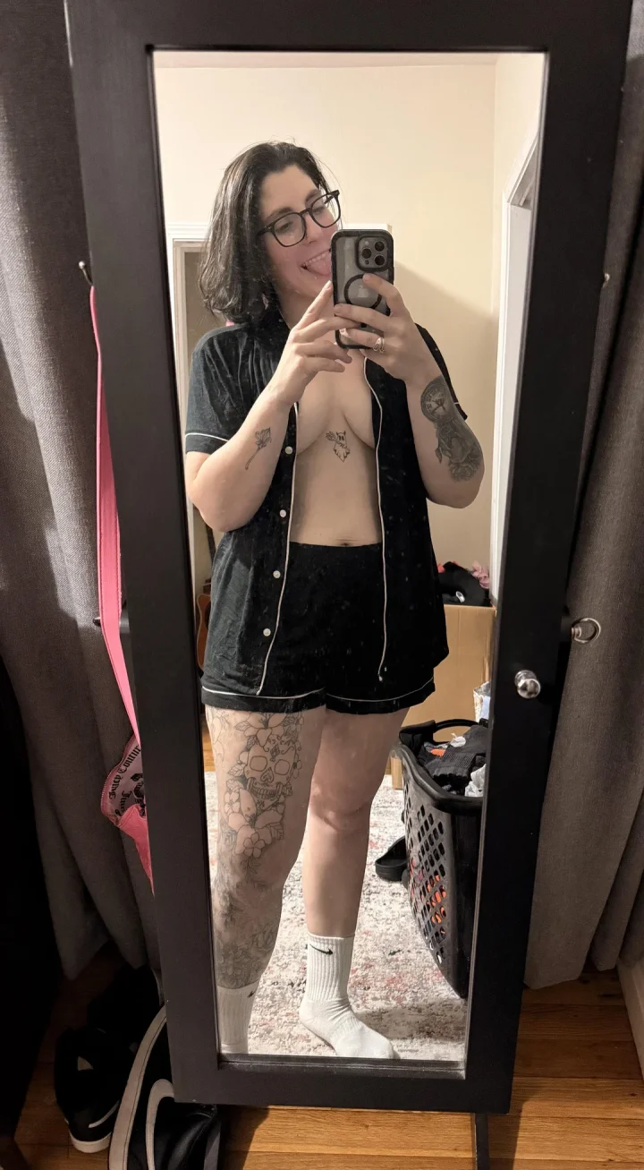 Partially unbuttoned picture of Bellaaf