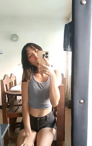 I come in a small size because I'm small and slim 👉👈