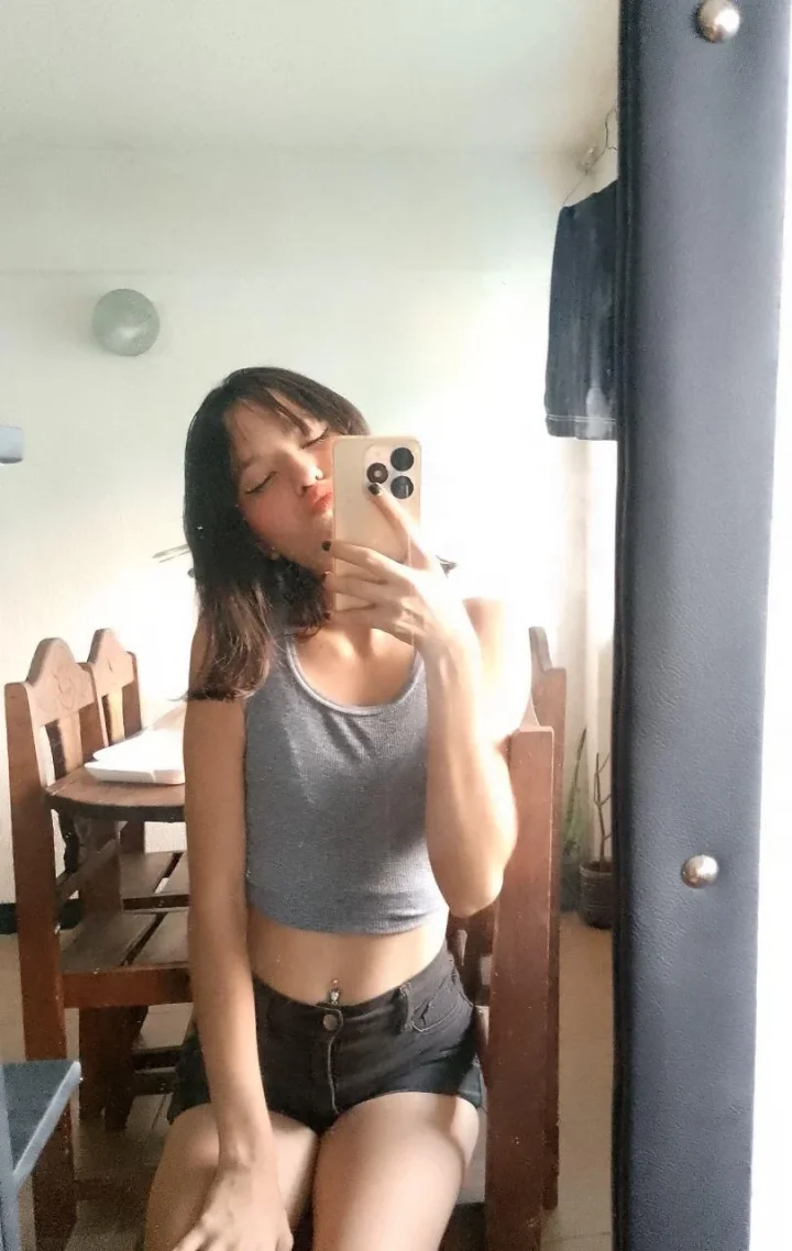 I come in a small size because I'm small and slim 👉👈