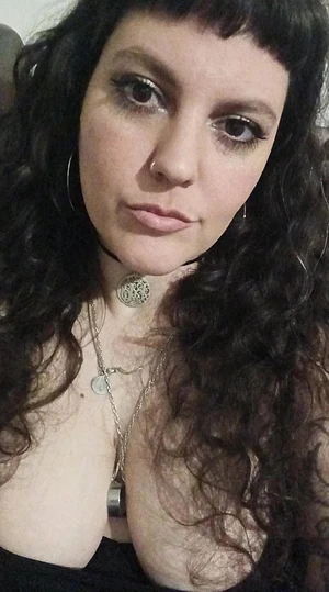 Horny latina here