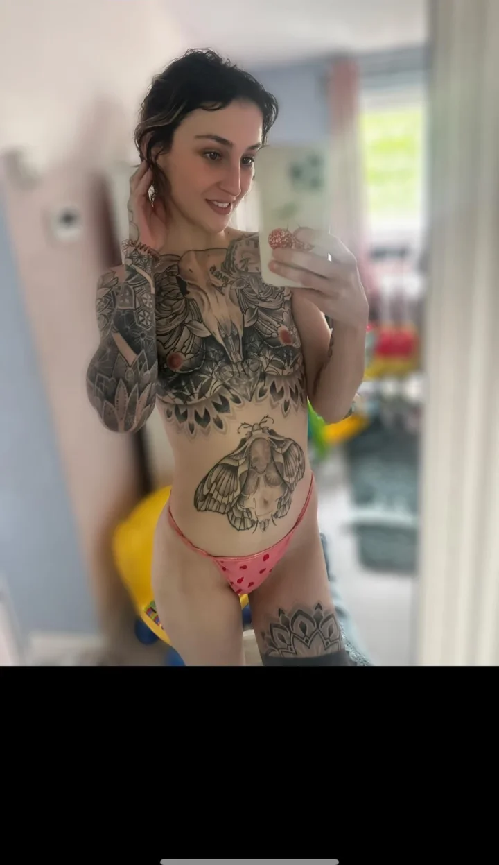 Pubic tattoo picture of Queeniink.69