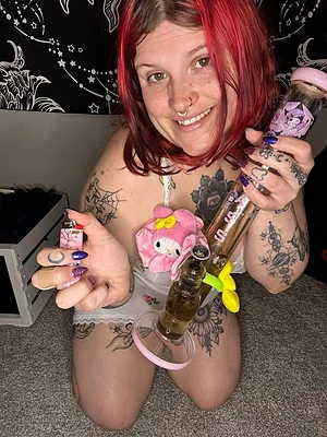 Curious of how it tastes eating me out as i take a hit of my bong