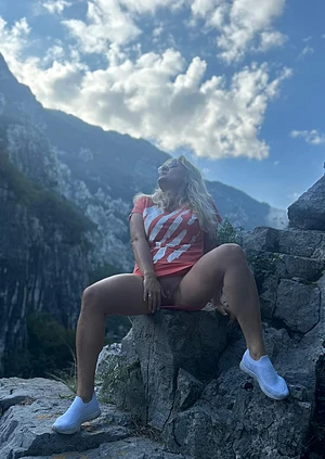 Freedom feels so damn good… especially without clothes