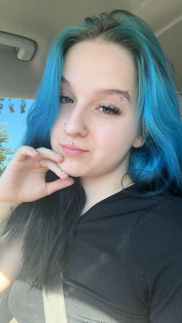 don’t you want a pretty face to look at ? 🤭