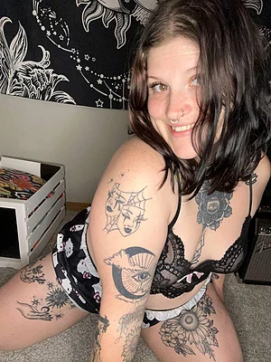 Luv luv luv showing off my fav lingerie! New here too 💕