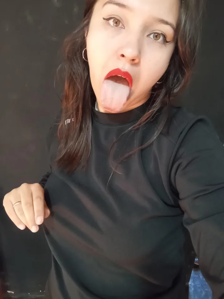 I want you to be useful and worship my tongue today!