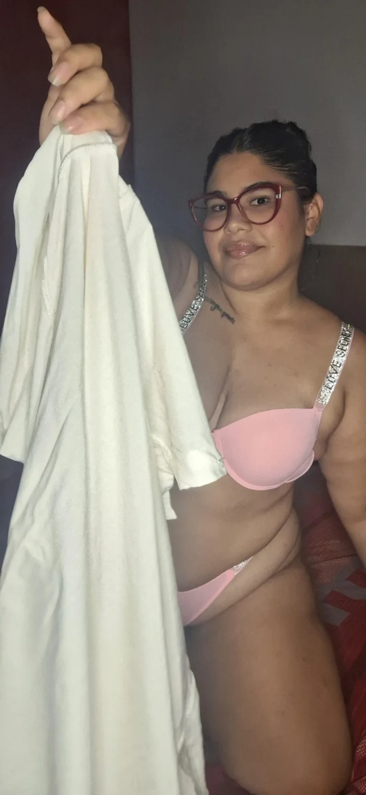 Married with many fantasies Do you want to discover them? – Long fingernails picture of Isis Clarke KINKI (@isis_clarke)
