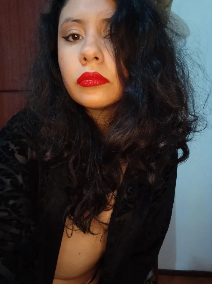 Guess who will be humiliated by what he has between his legs in comm  – Open shirt picture of Mistress Dionisia (@marichicalunar)