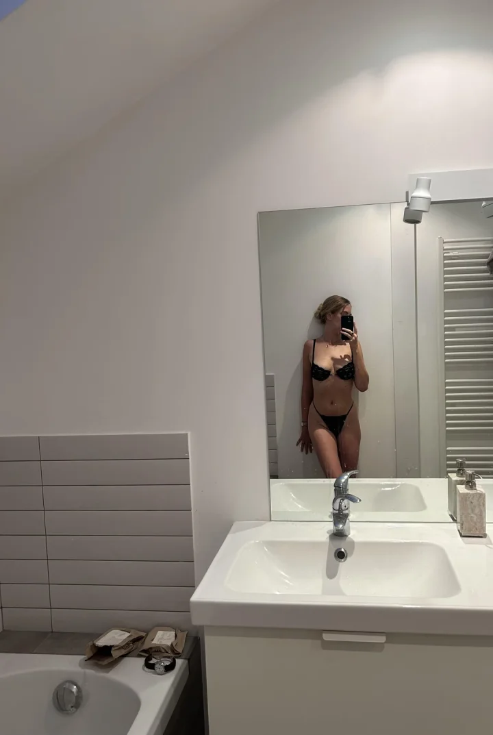 Feeling hot AF in this new set🔥 What do you think?
