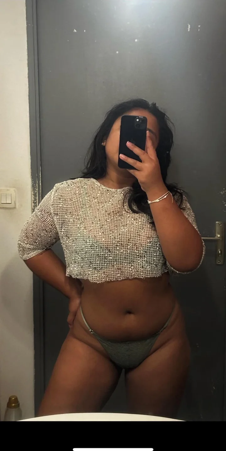I dress like this only to undress slower – Bauch Foto von Caramiel (@caramiel52)