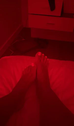 u want a foot job daddy 🙈😈
