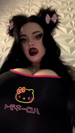 Anyone like chubby girls? @Lynzifer on everything except X