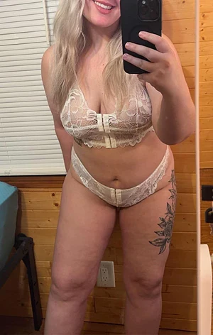 I hope I make your Monday special 😘😜