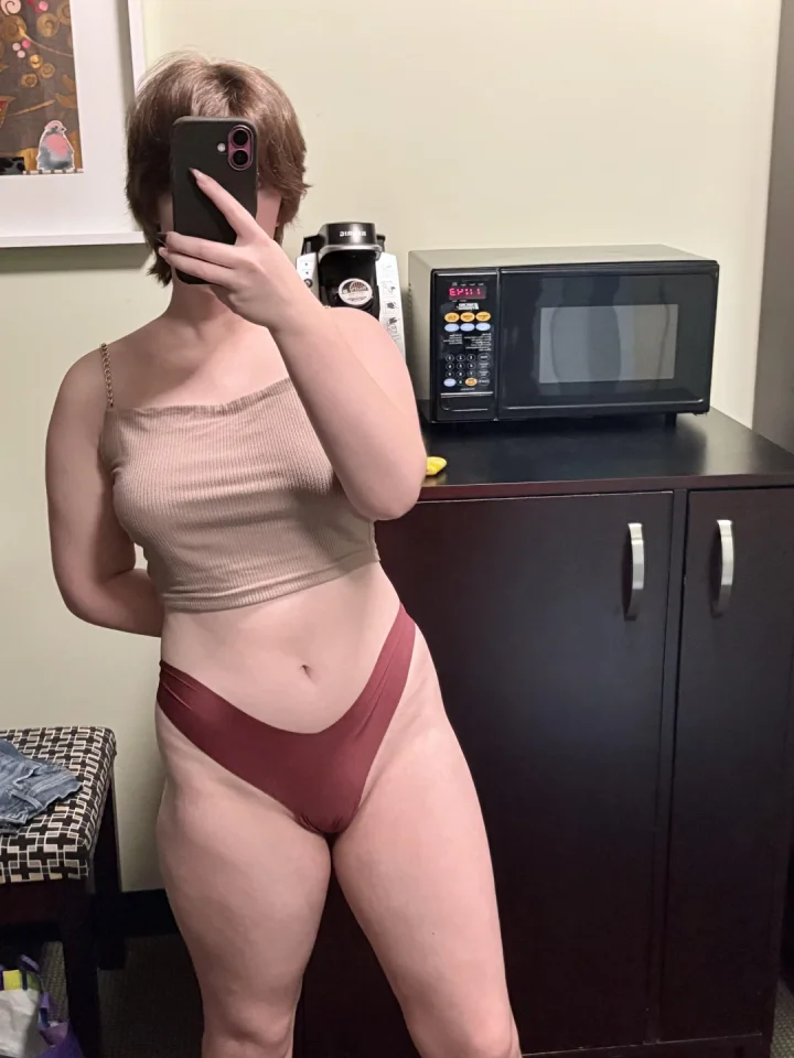 Ribbed shirt picture of Lily Quinn