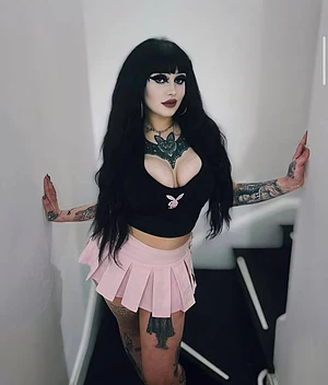 Would you make a mess on this pretty little face? 50% off for new subs