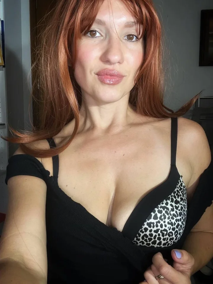 Strap slip picture of Scarlett Adams