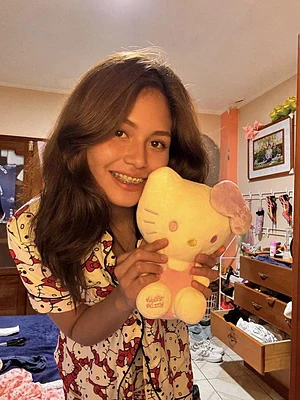 I know it doesn't look like it but I'm 18 so you can't get in trouble for liking what you see