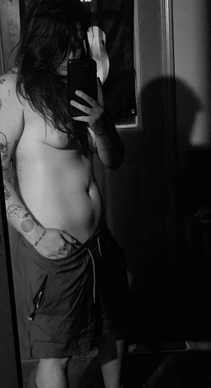 Looking for a good time while I'm playing video games? :) TATTOED AND FIT.