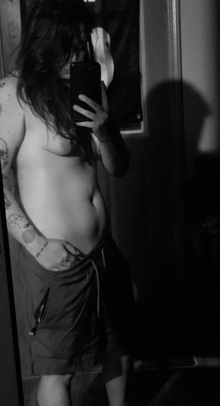 Looking for a good time while I'm playing video games? :) TATTOED AND FIT.