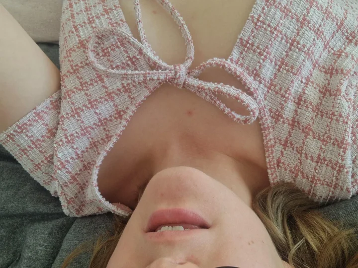 Downblouse picture of Livvie