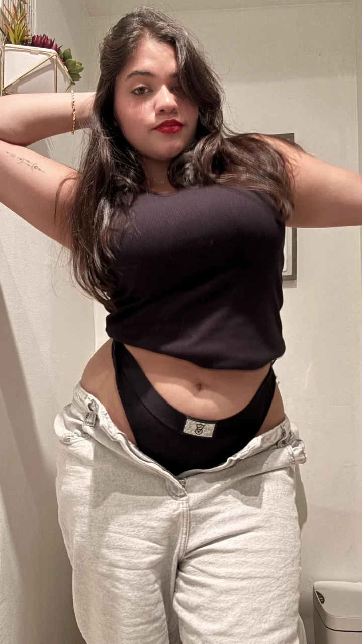 Hair over one eye picture of Llanerita🌶️