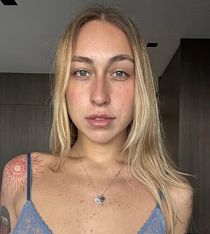Emma 🦋's pic #3