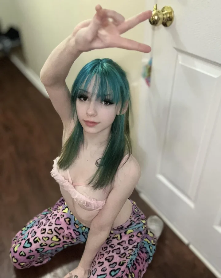 You’re new fav slut 🙈 Petite, Emo, Blue haired Slut😈 Daily Posts✅ Cum let me make u cum💦