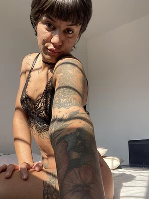 Short hair manny tattoos, I am your type girl