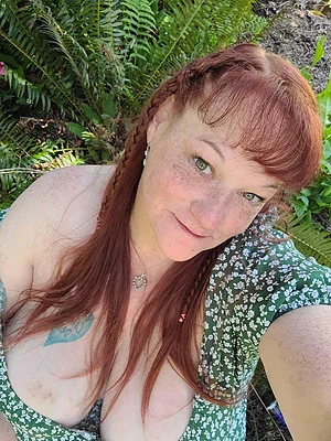 Just a milf looking for a good boy.