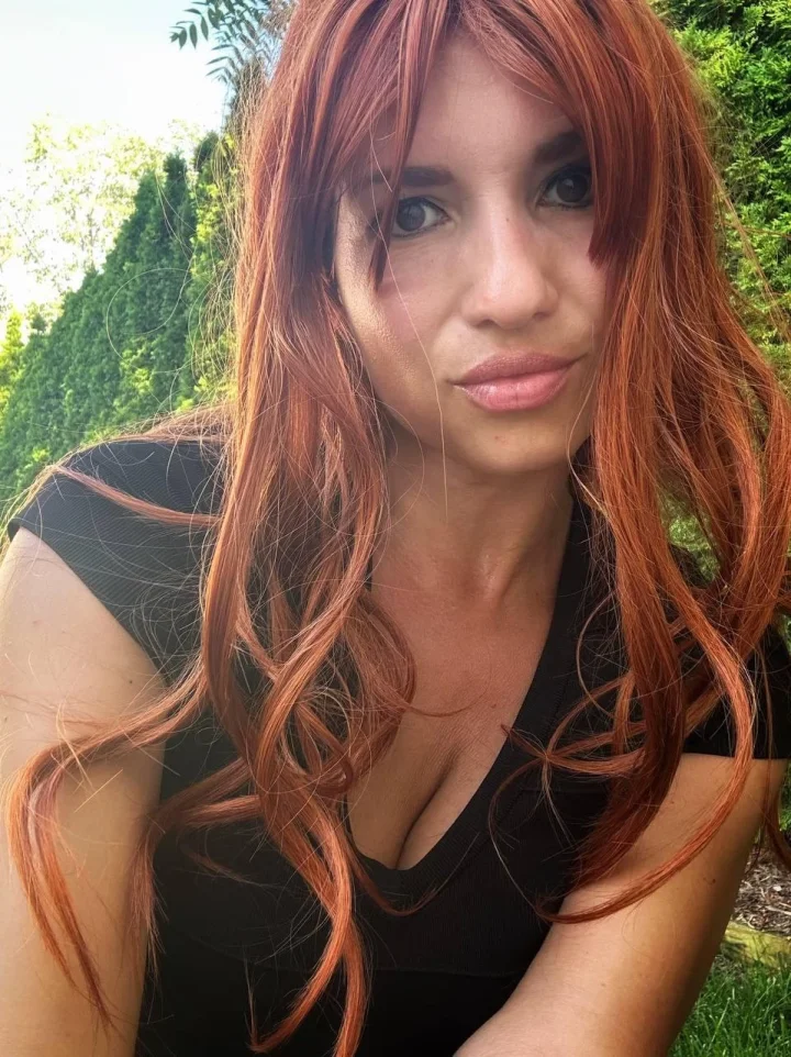 Foto Pelo naranja de Scarlett Adams