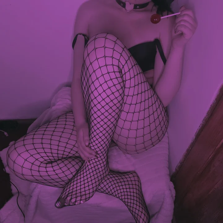 My little feet in fishnets