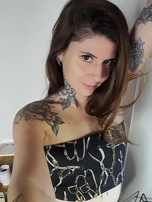 Brown eyes, tall, and full of energy. Have a lovely Sunday love