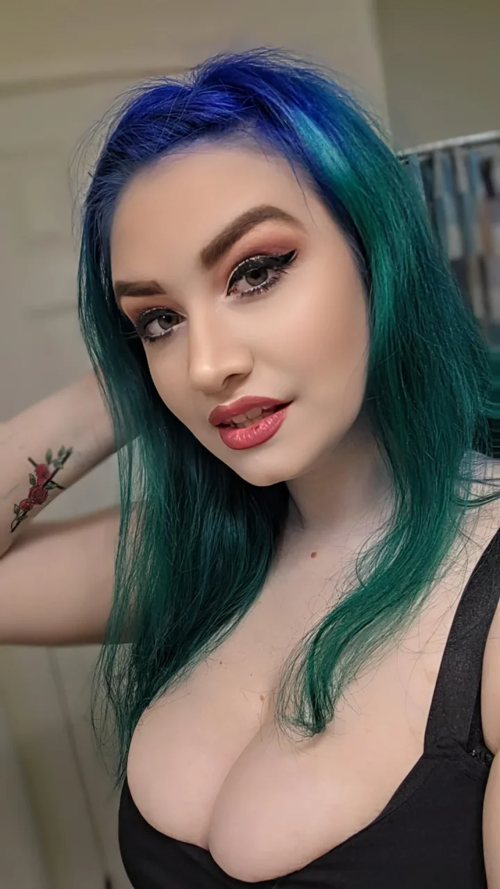 If I were a siren, would you dive into the gushing waters to please me? 🧜‍♀️🌊