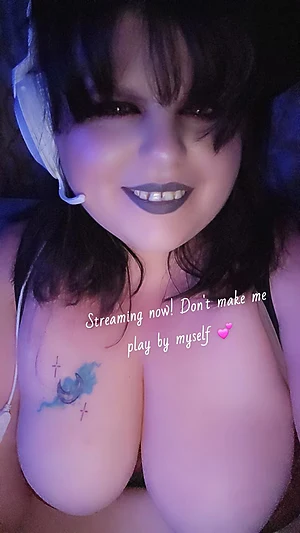 Streaming now! Don't make me play by myself 💕