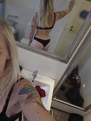Amanda's pic #1