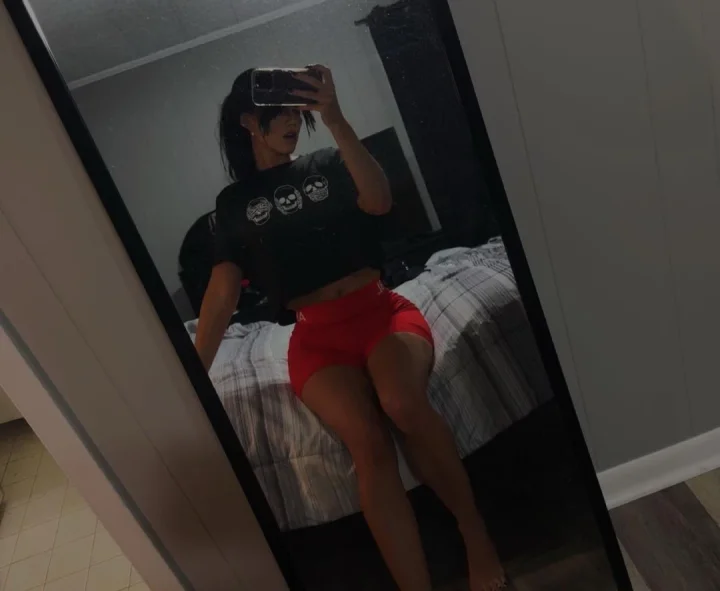 Eat it from the front or the back? – Pony Foto von Midnight (@midnight_rav3n)