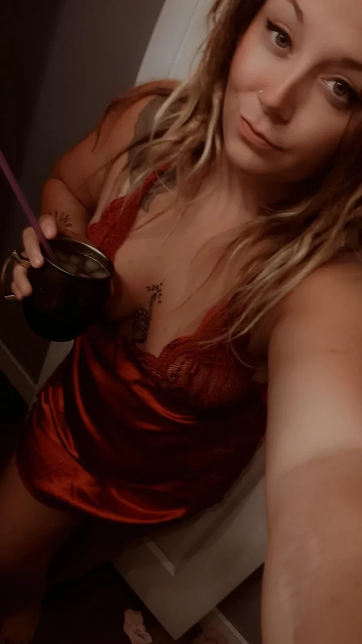 Picture me waiting for you at home after a long day 💋