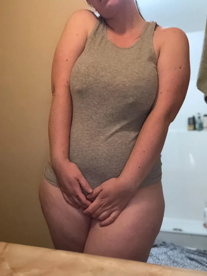 Who needs a genie when you’ve got me granting midweek wishes? 💋🧞‍♀️