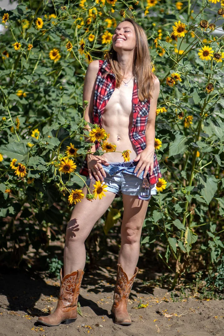 Open clothes picture of River Wilder