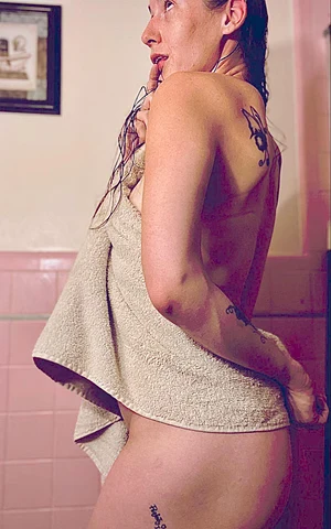 Cum and get a little wet with me