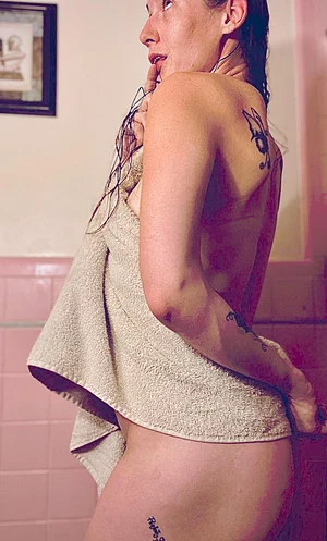 Cum get a little wet with me