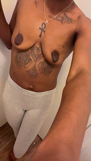 Daddy would you like to kiss my tattoos?? 😘🥰