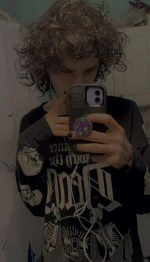 Fluffy Haired Twink 🧸🗝️🚪💦