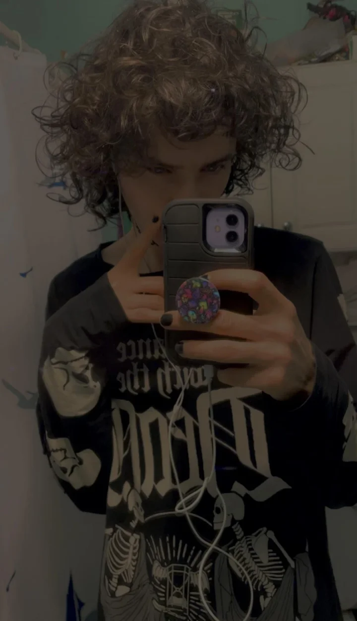 Fluffy Haired Twink 🧸🗝️🚪💦