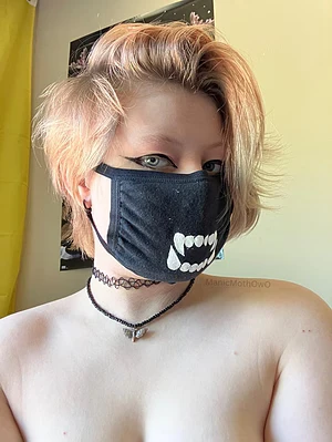 come flirt with me in my dms on OnlyFans ;)