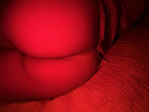 Red light makes me feel hot 🔥