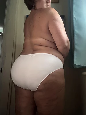 Do you approve the fullbacks on this MILF ass?
